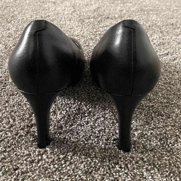 Wide width black pumps - Picture 5 of 10